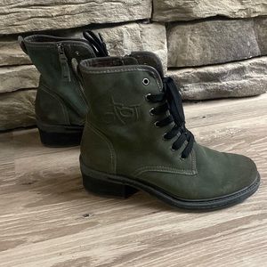 OTBT suede boots/8